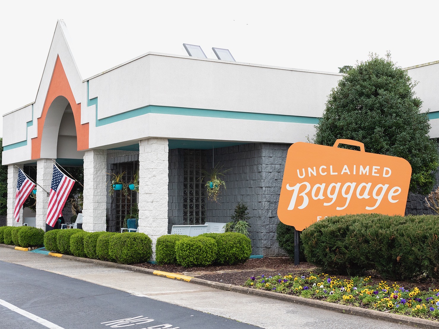 Unclaimed Baggage store entrance